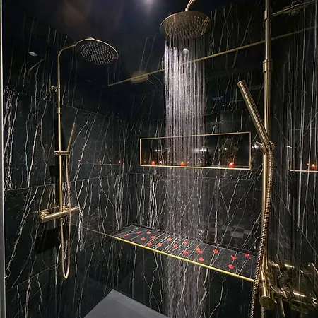 De Luxe - Jacuzzi Privatif - Cinema -